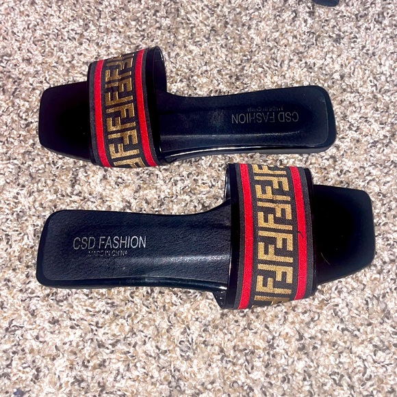 Embroidered slides - Picture 2 of 2